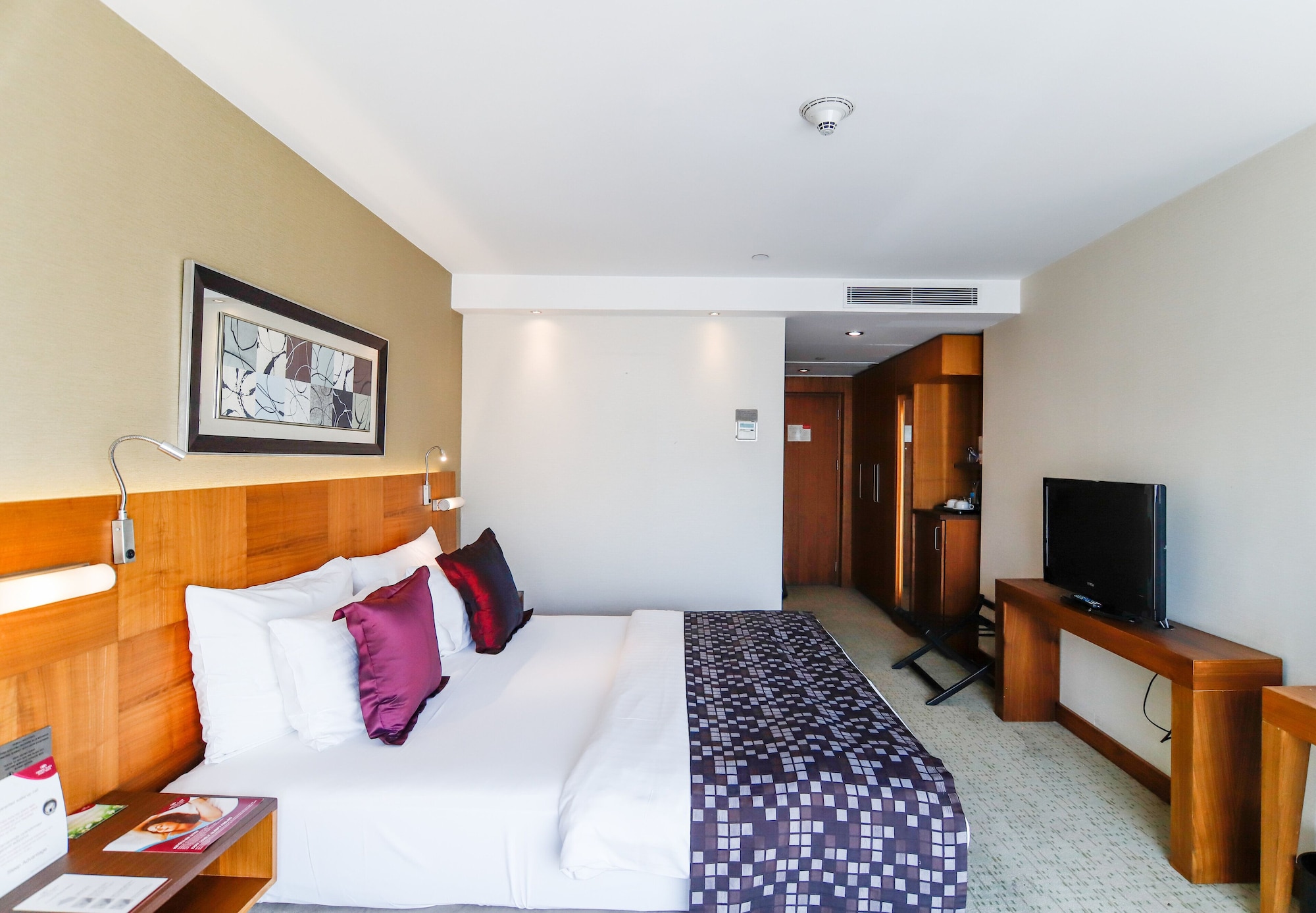 DOUBLE STANDARD KING ROOM