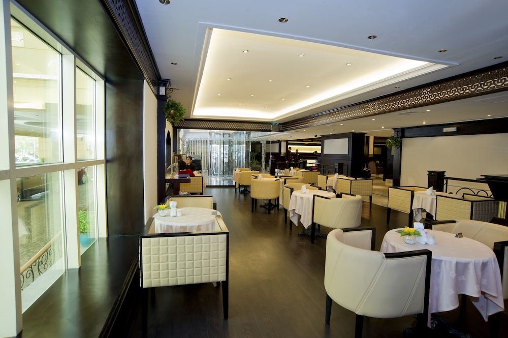 restaurant cafeteria