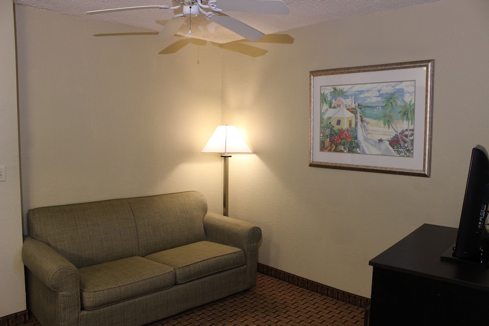 Baymont by Wyndham Fort Myers Airport 25/41