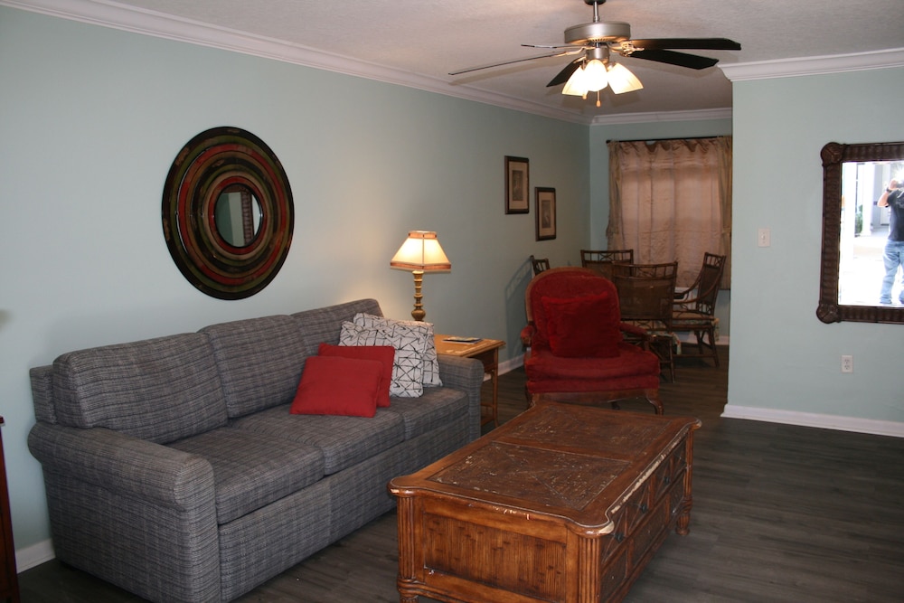 Royal North Beach All Suites 34/57