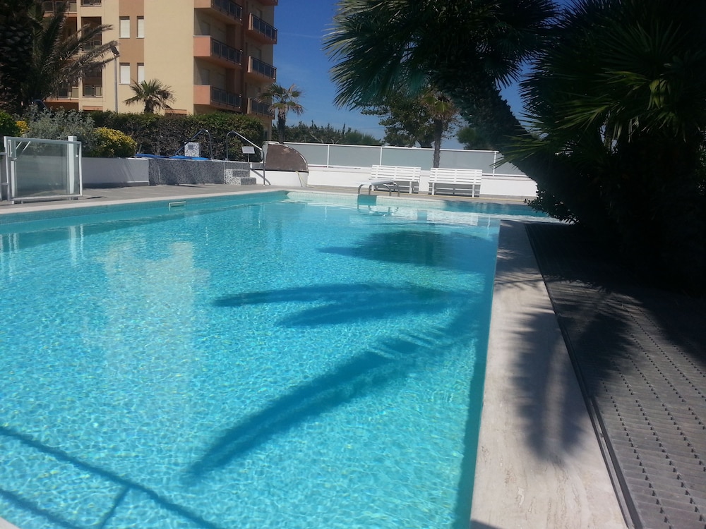 HOTEL METROPOL 25/45