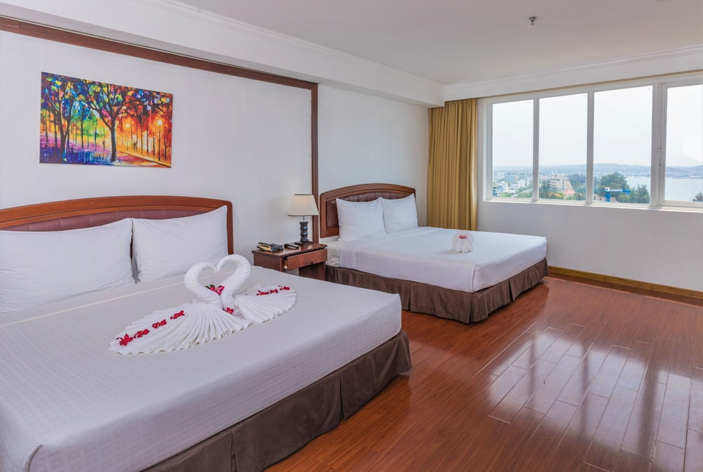 DELUXE, FAMILY, OCEAN VIEW