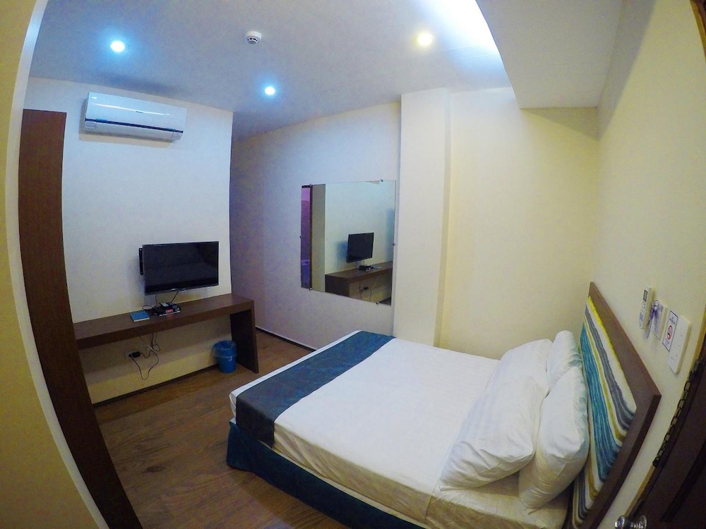Golden Gate Suites 36/65