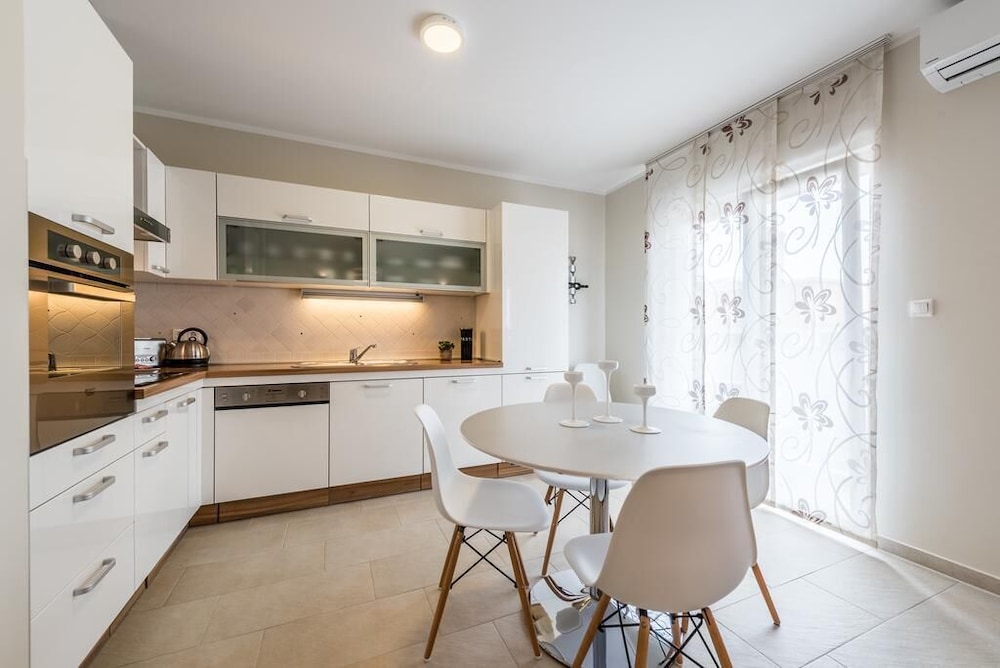 Apartments Villa Karla 7/50