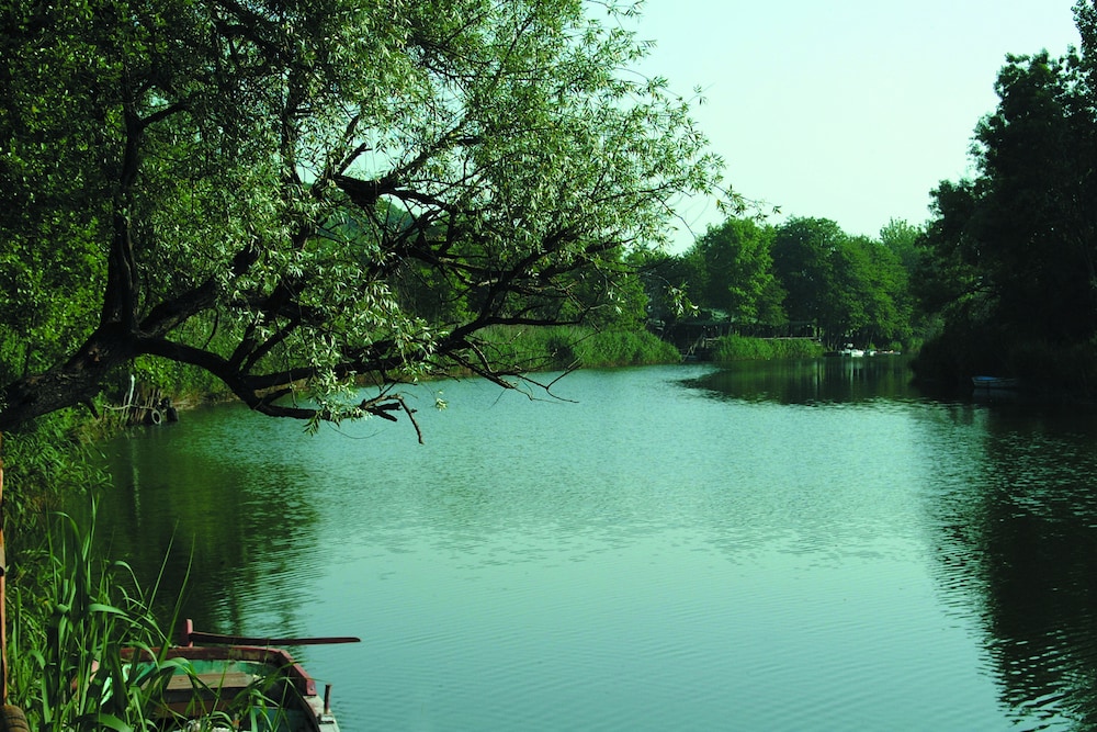 Tranquilla River Lodge - Adults Only 39/50