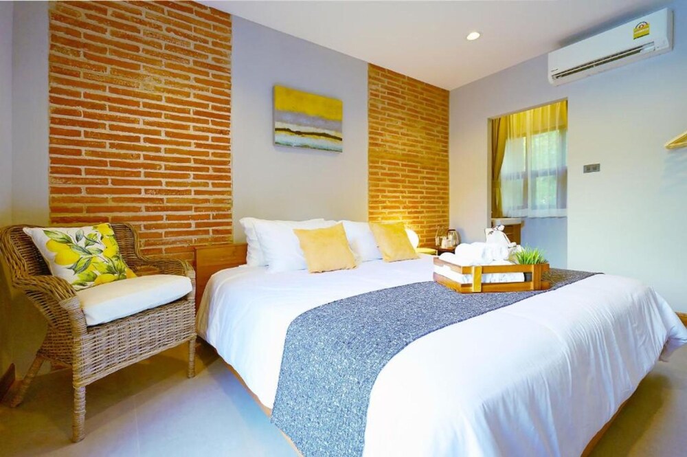Yellow Pillow Village 12/41