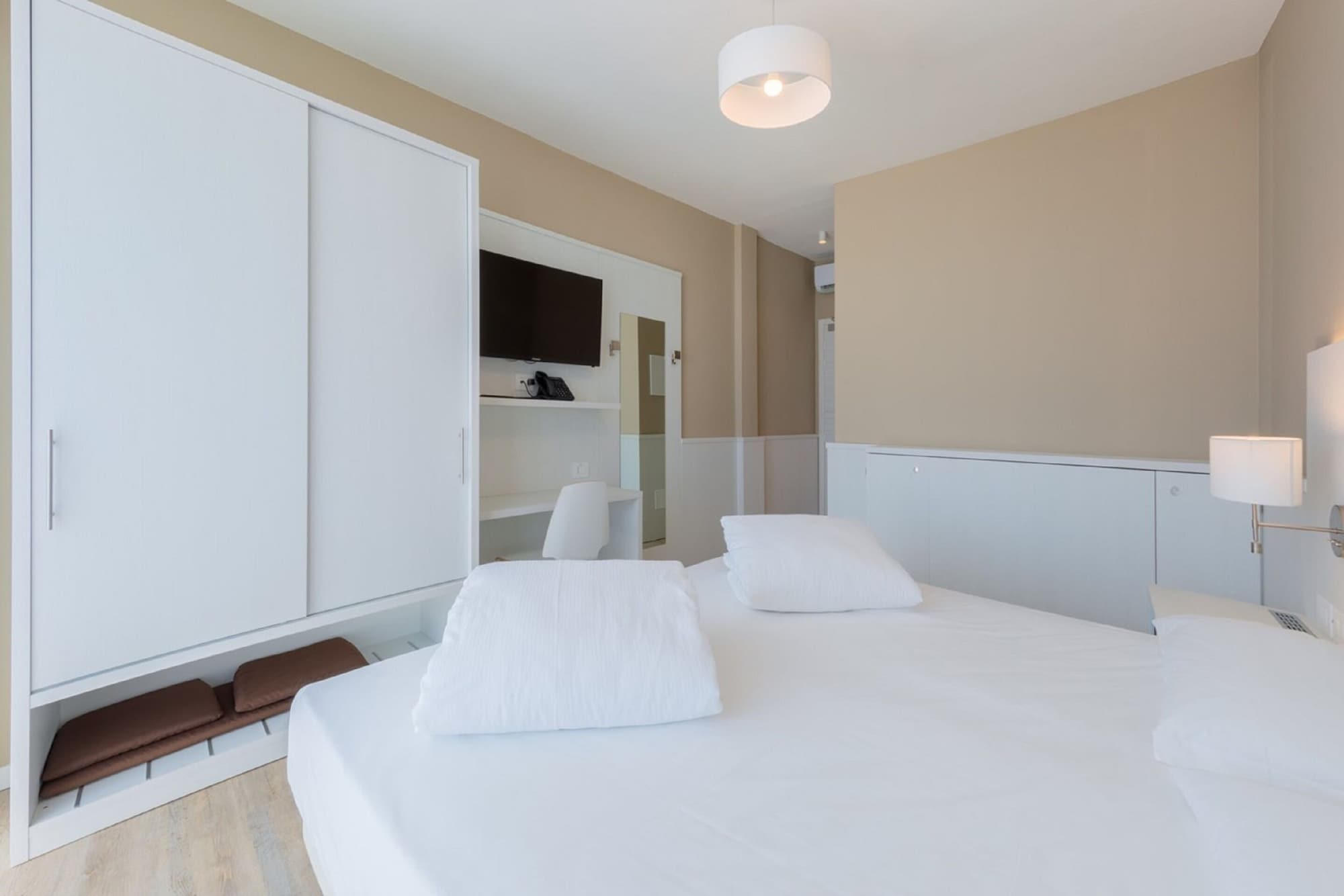 Room, Triple, Murphy Bed, Queen Bed, Garden View