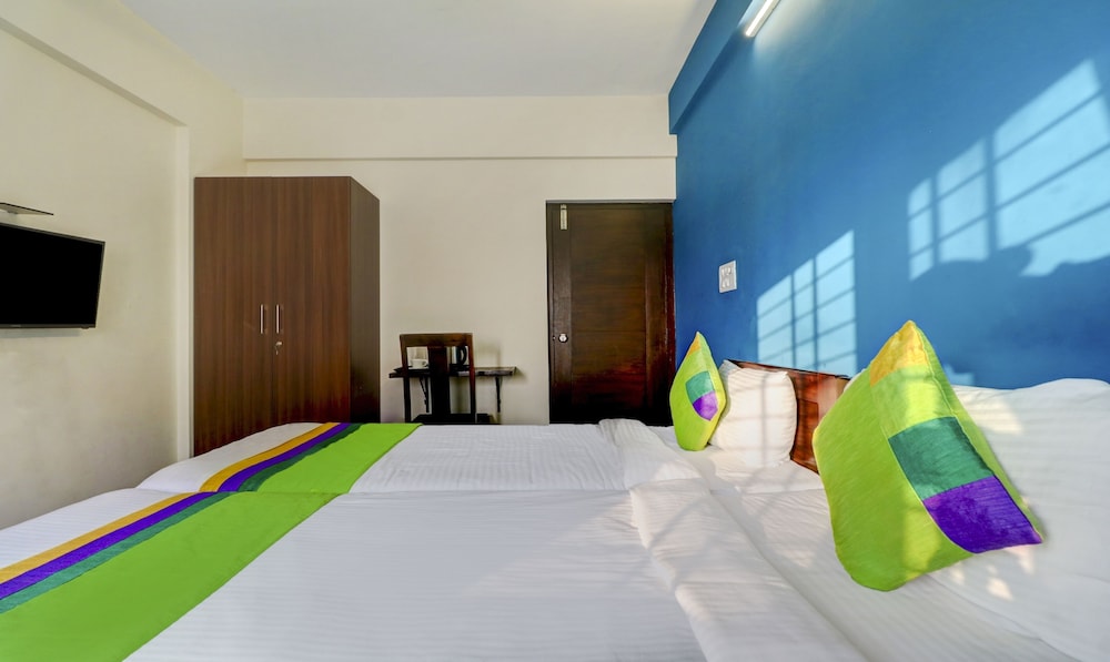 Hotel 12 Degrees West Egl 16/28