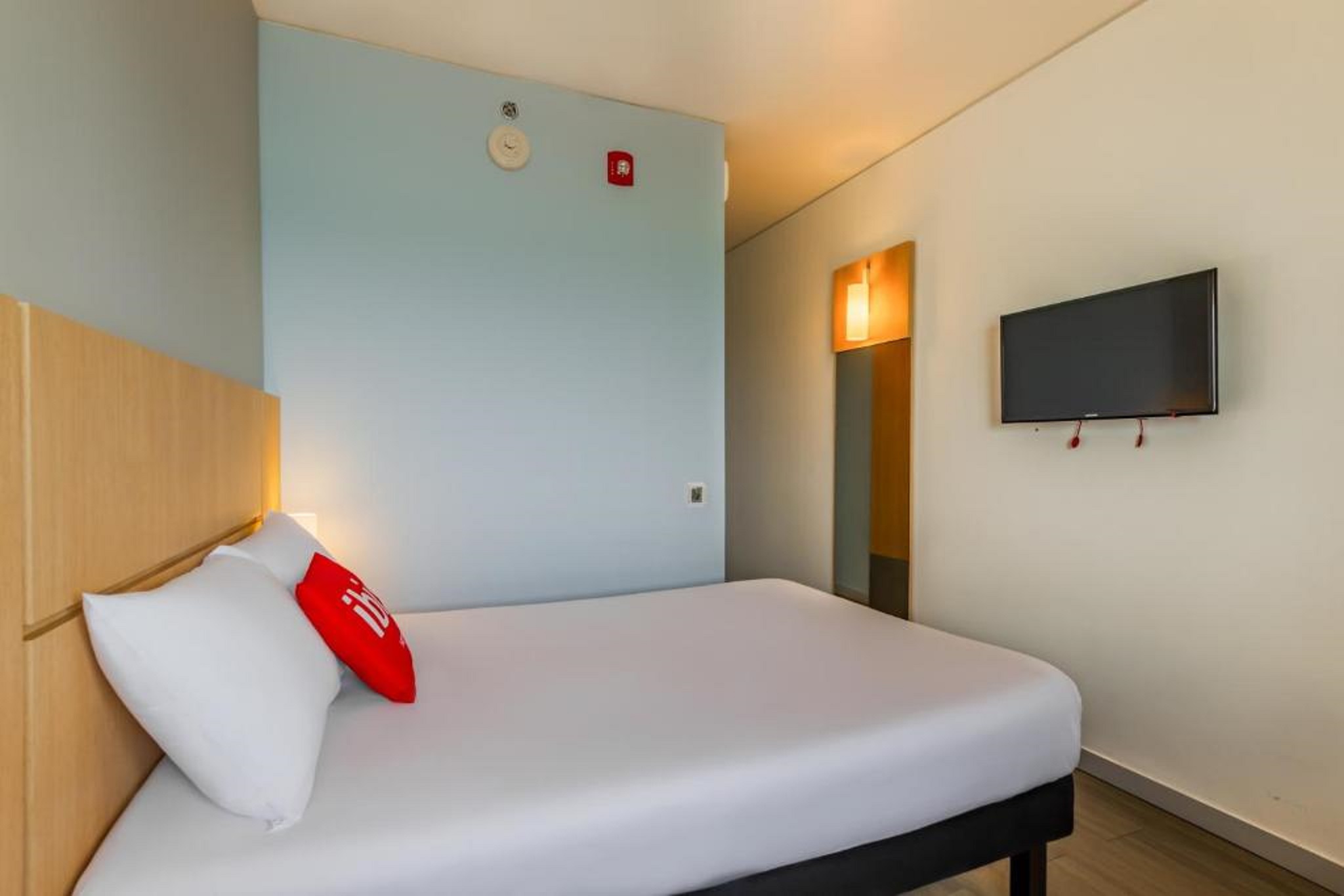 STANDARD, DOUBLE BED, SEA SIDE