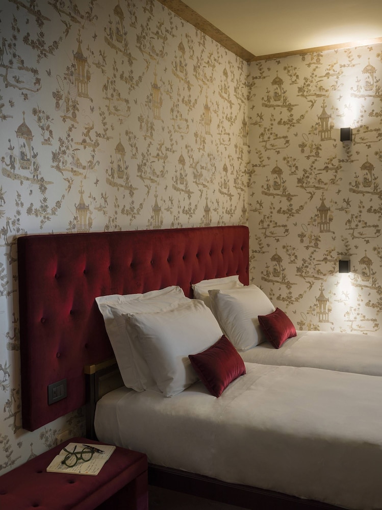 2 BEDROOMS, GRAND, SUITE