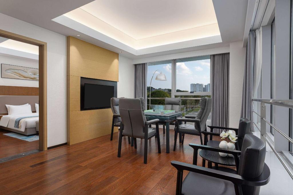 Days Hotel by Wyndham Changsha Huanghua Intl Airport 23/25