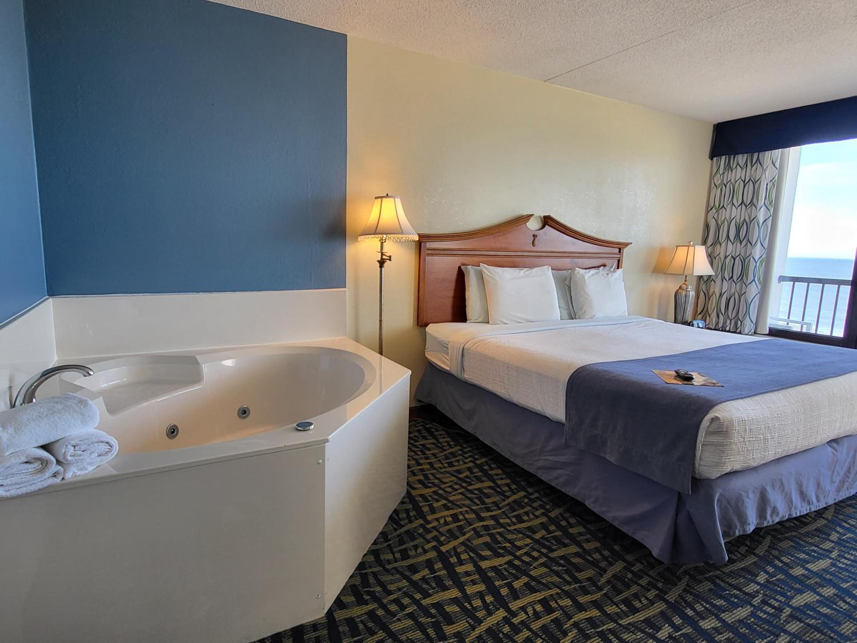 Suite, King Bed, Ocean Front, Hot Tub, Balcony