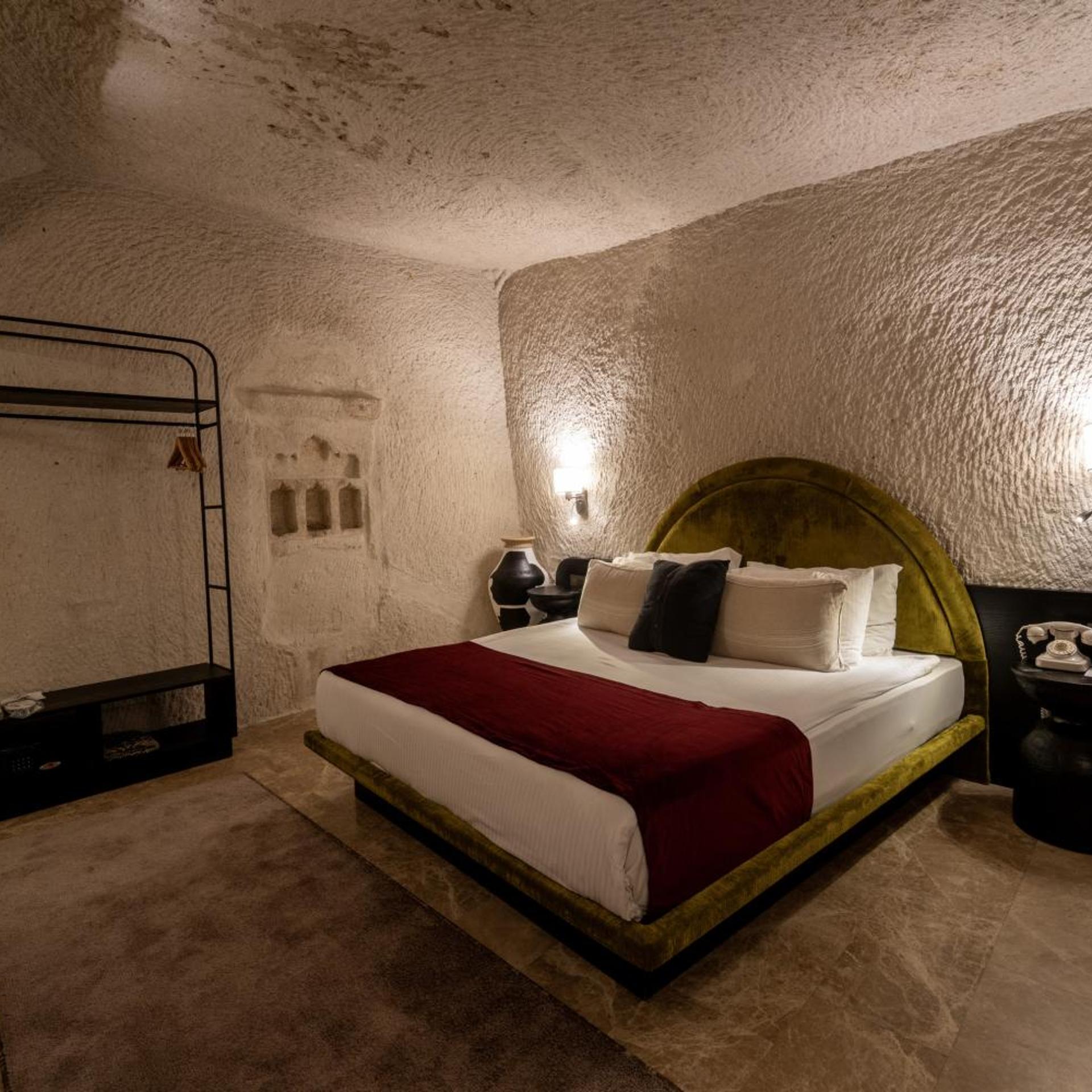 Cave, Double Bed
