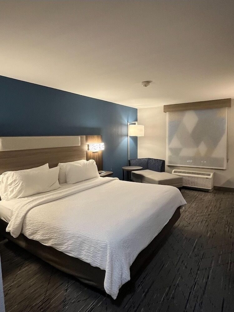 Standard, King Bed, Extra Floor Space