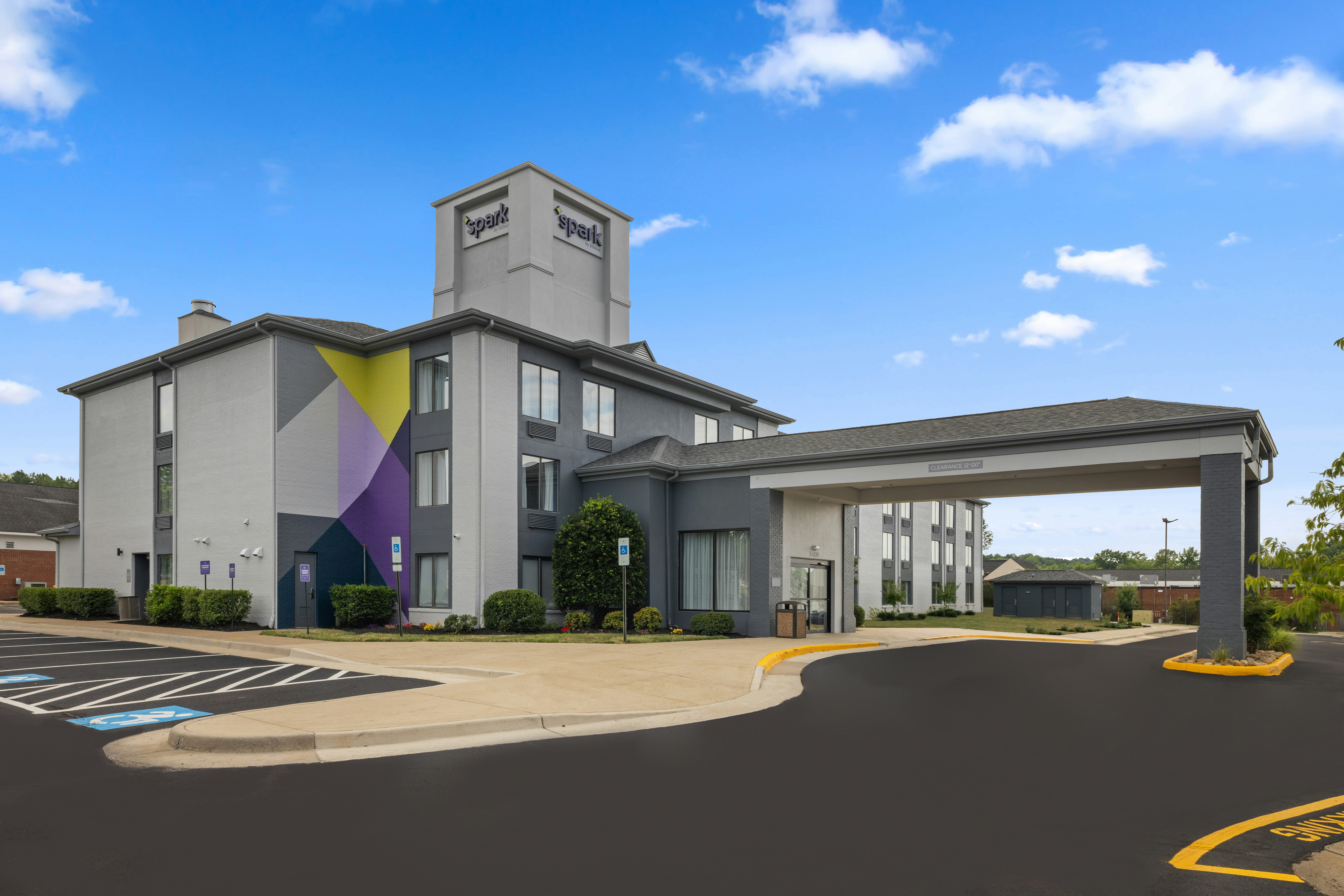 Spark by Hilton Fredericksburg Southpoint 32/38