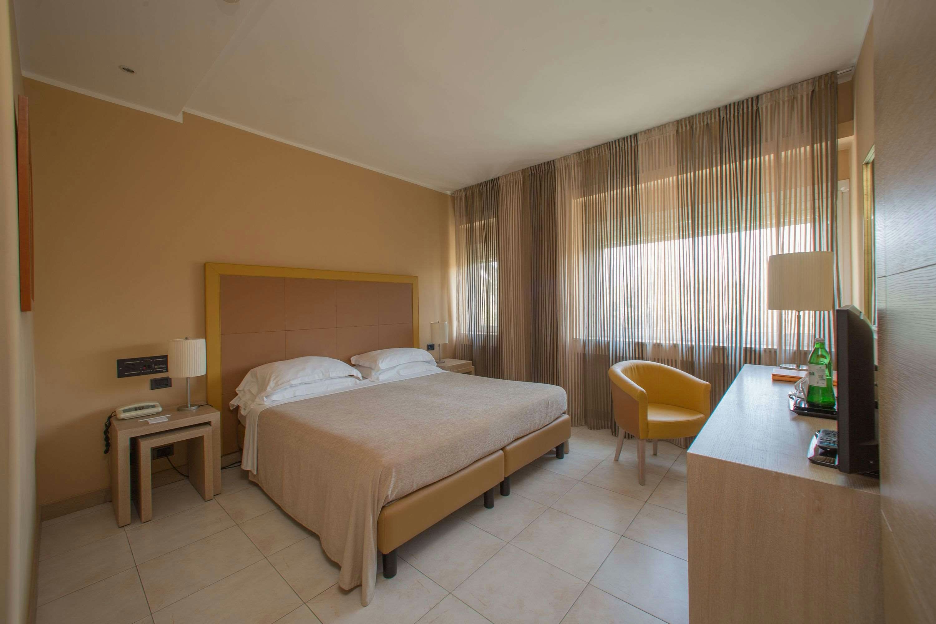 Hotel Excelsior 6/22