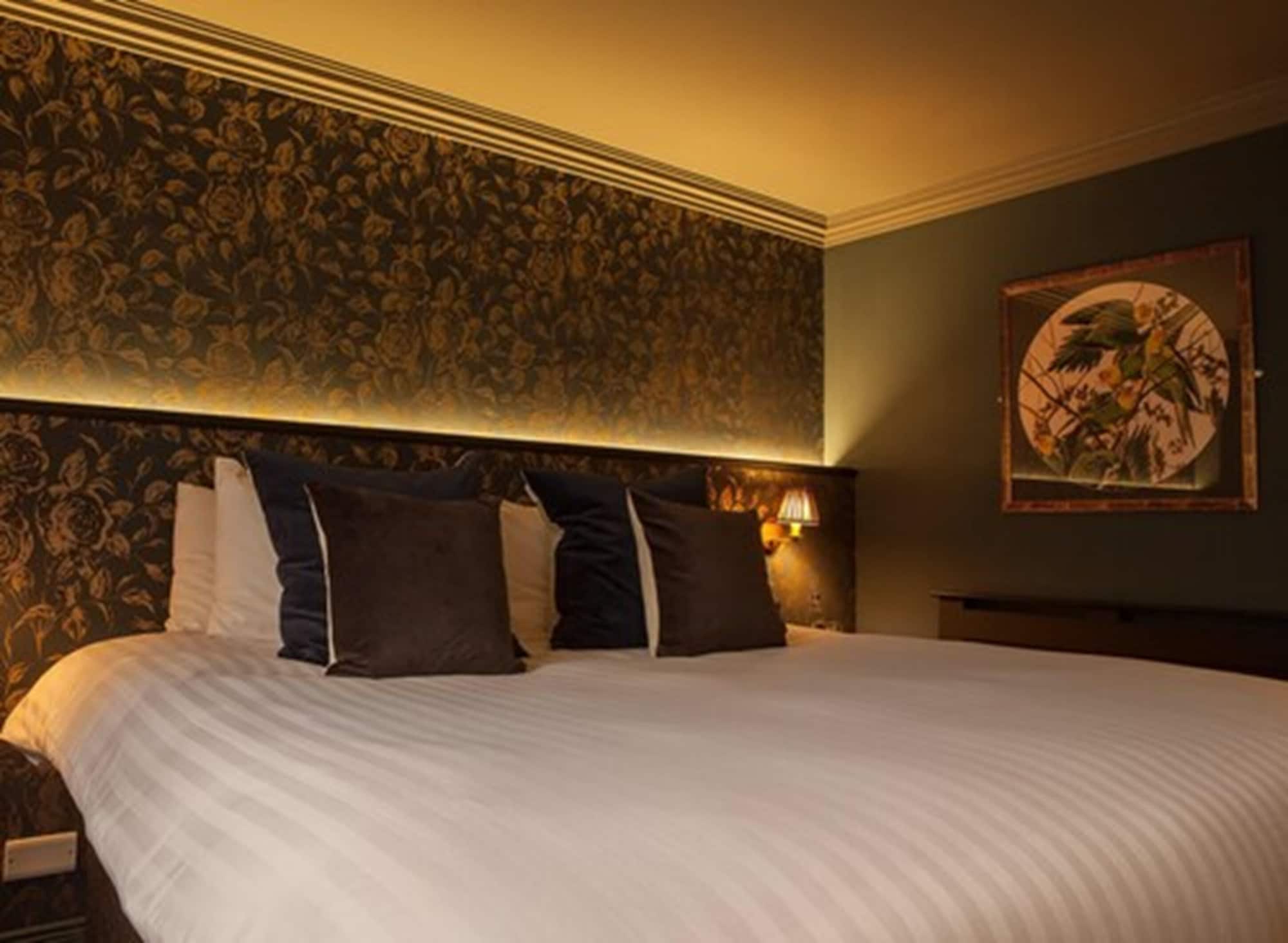 DELUXE, DOUBLE BED