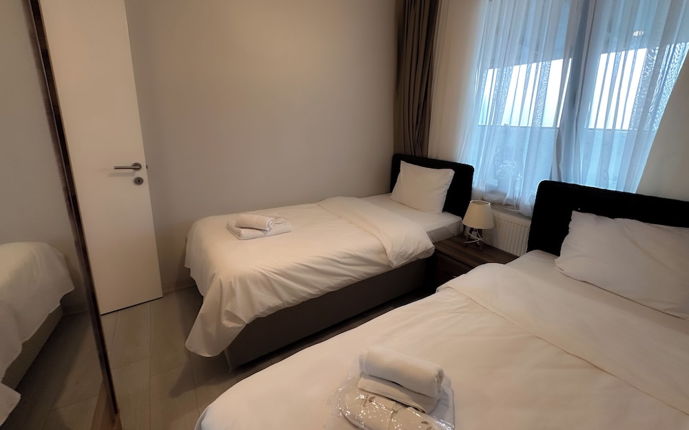 Green Hills Suites 22/60