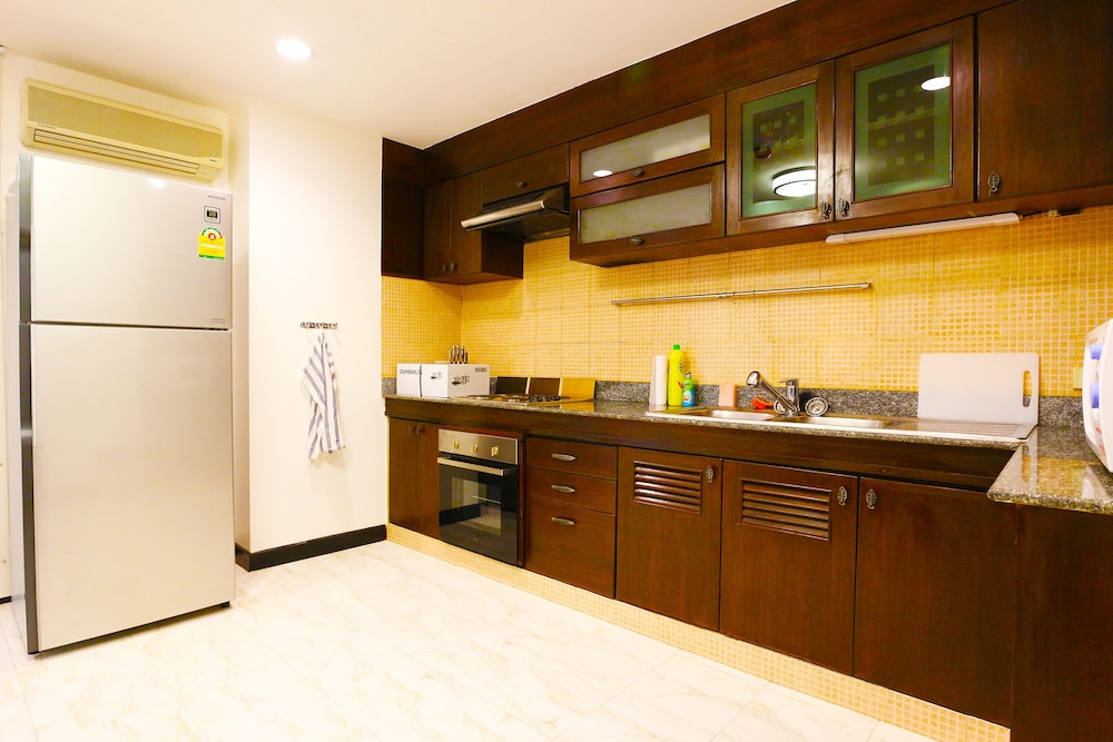 Serena Sathorn Suites 43/44