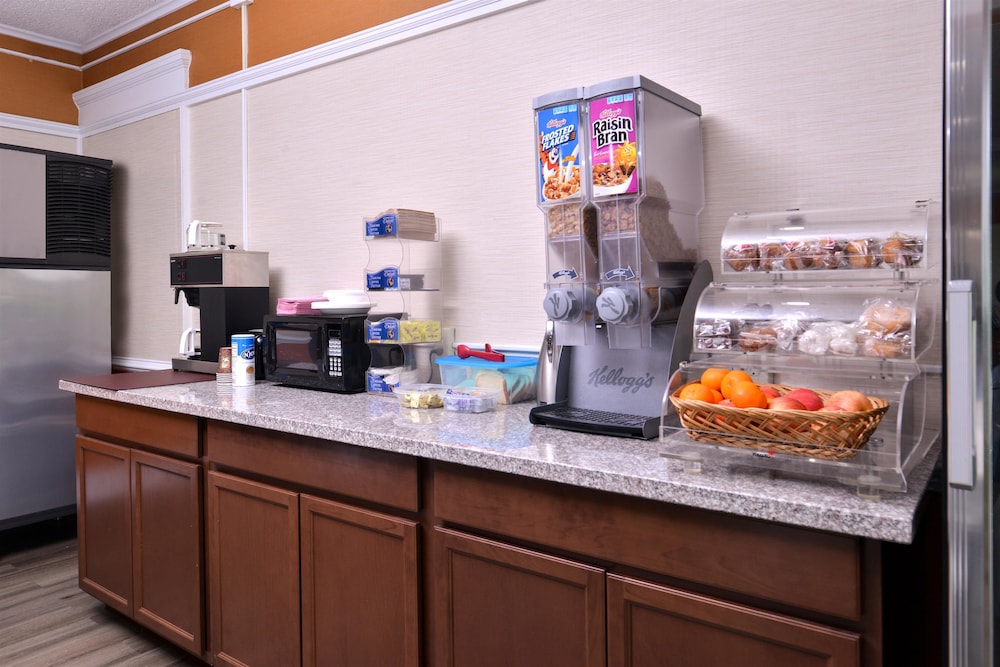 Americas Best Value Inn Richmond South 25/31