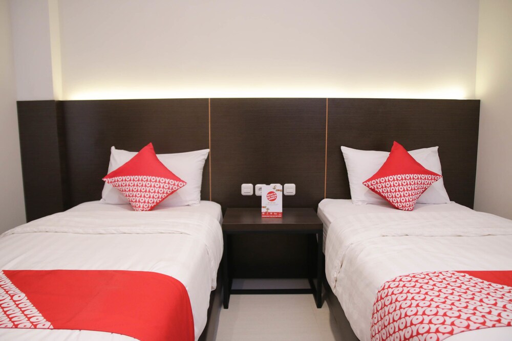 OYO 1006 Azzahra Guest House 10/16