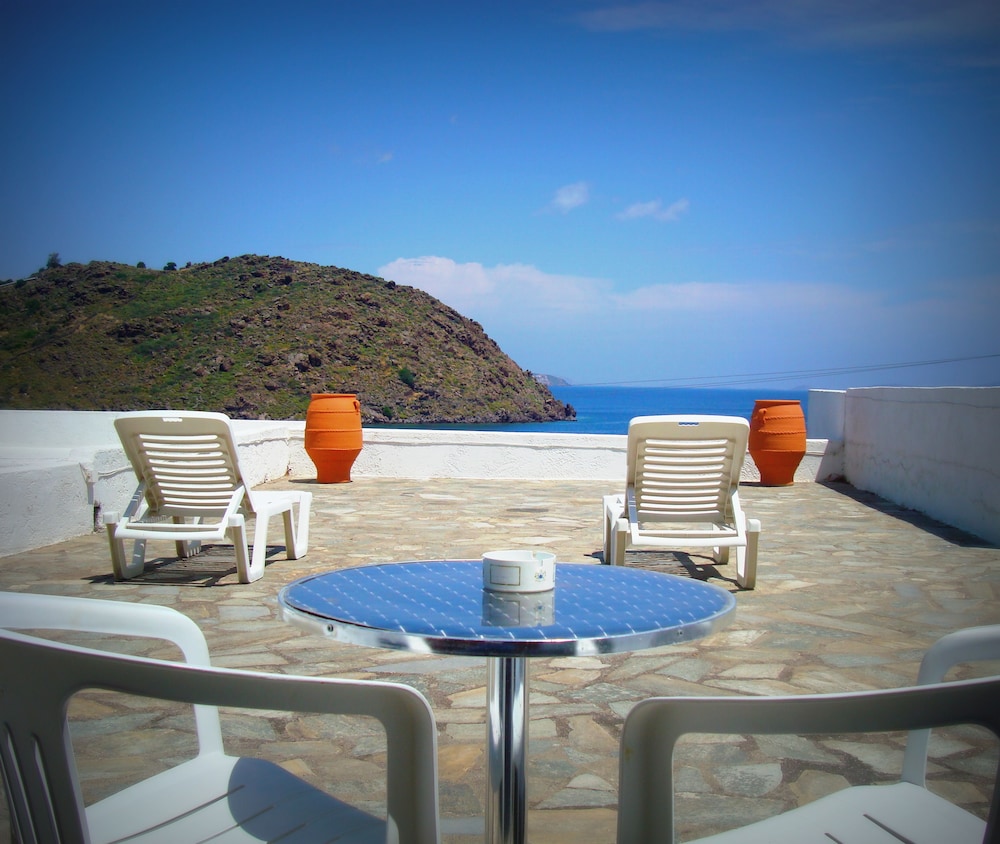 Blue Bay Hotel 43/63