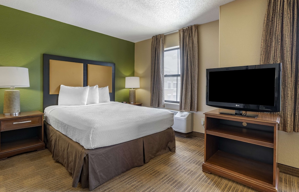 DELUXE, STUDIO, QUEEN BED, SOFA