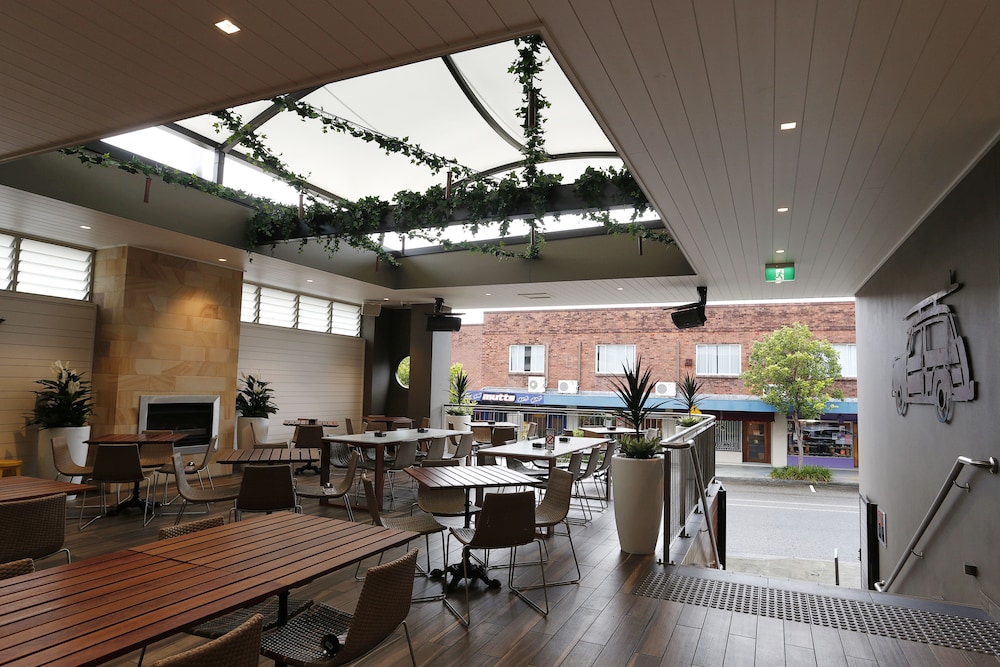 The Lakes Hotel 55/59