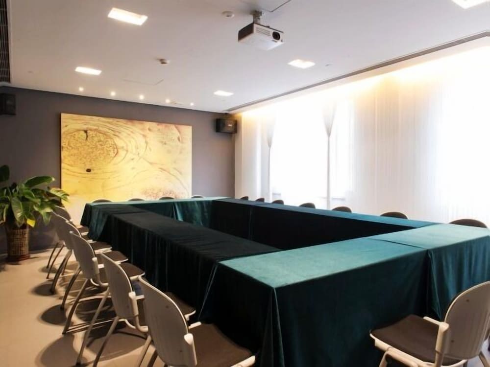 Magnotel Hotel (Dalian Hang Lung Plaza Xi an Road Subway Station) 40/44