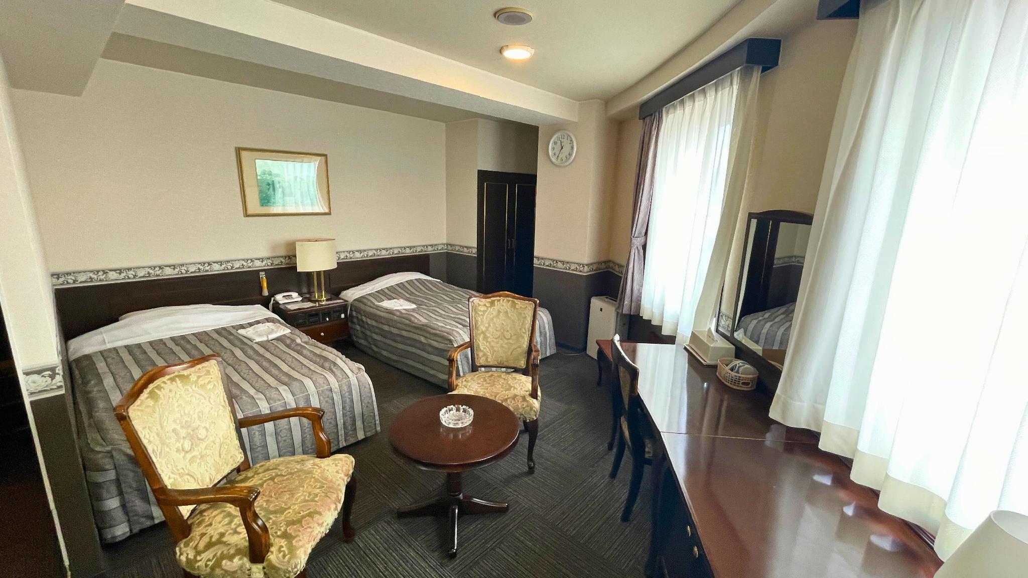 Deluxe, Twin Beds, Street Side View, Smoking Type Not Guaranteed