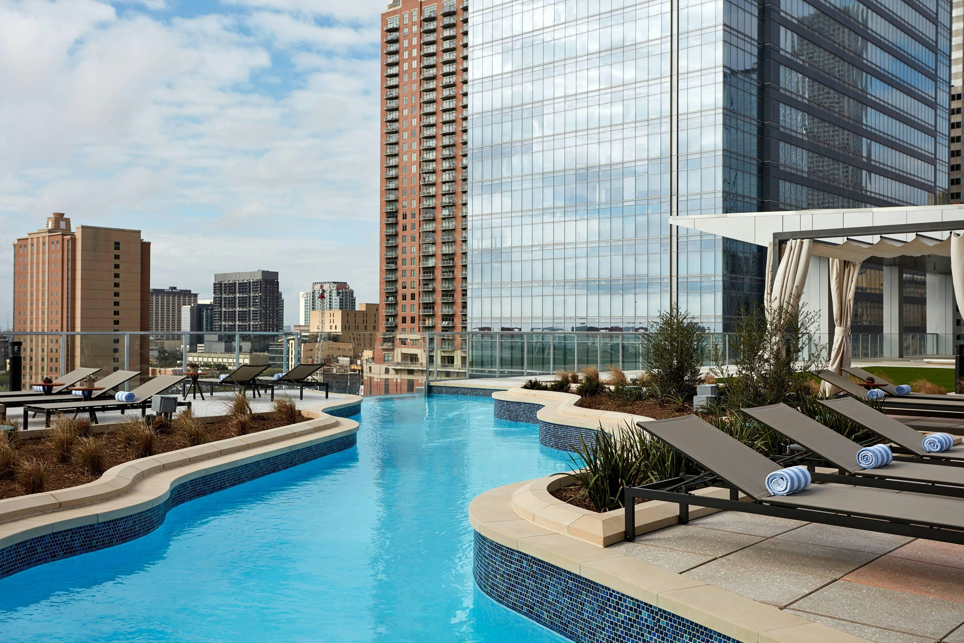 MARRIOTT MARQUIS HOUSTON 64/65
