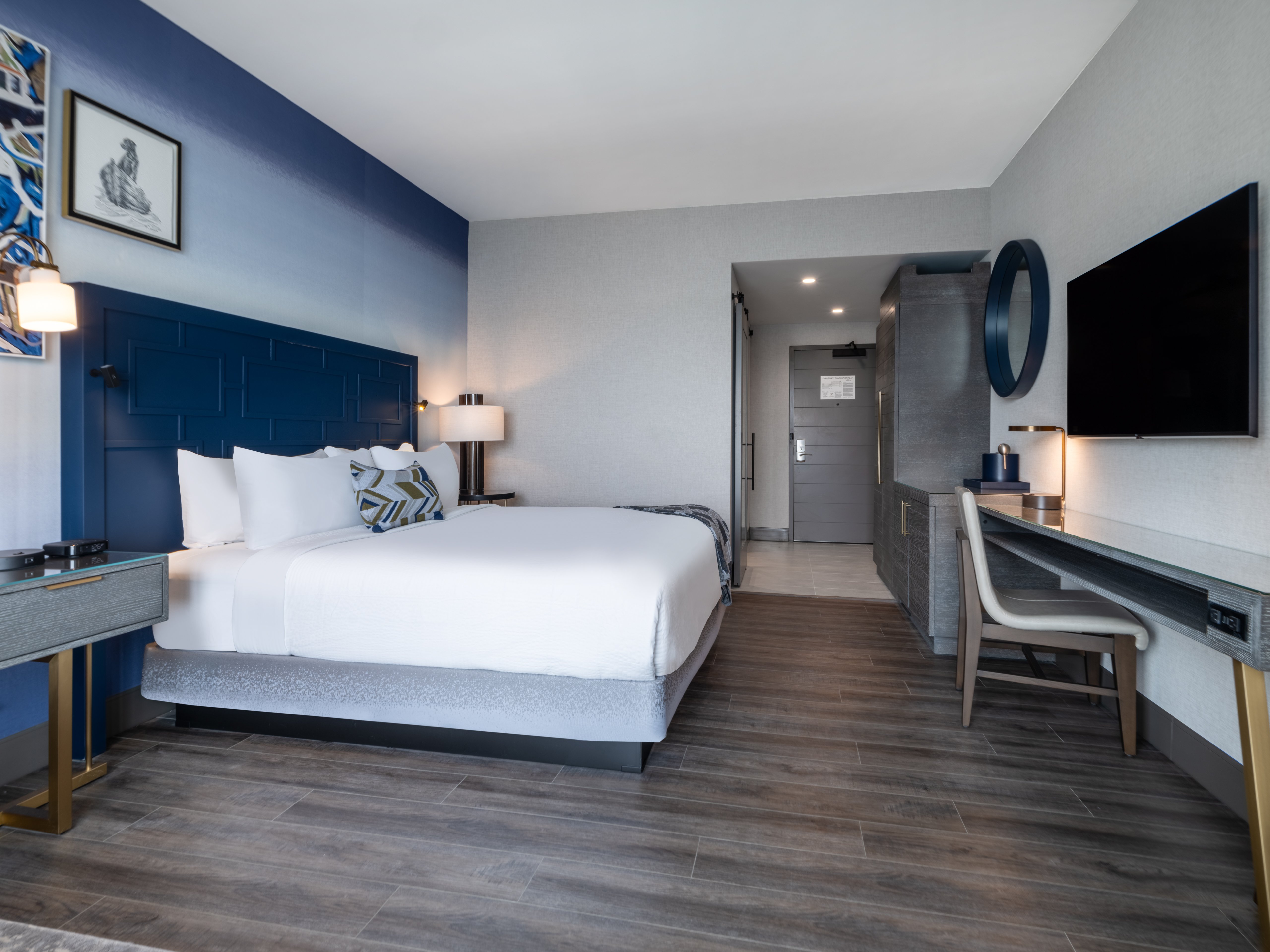 Standard, King Bed, Bay View, Accessible