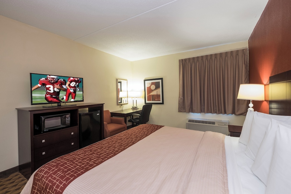 Red Roof Inn and Suites Cincinnati North Mason 9/28