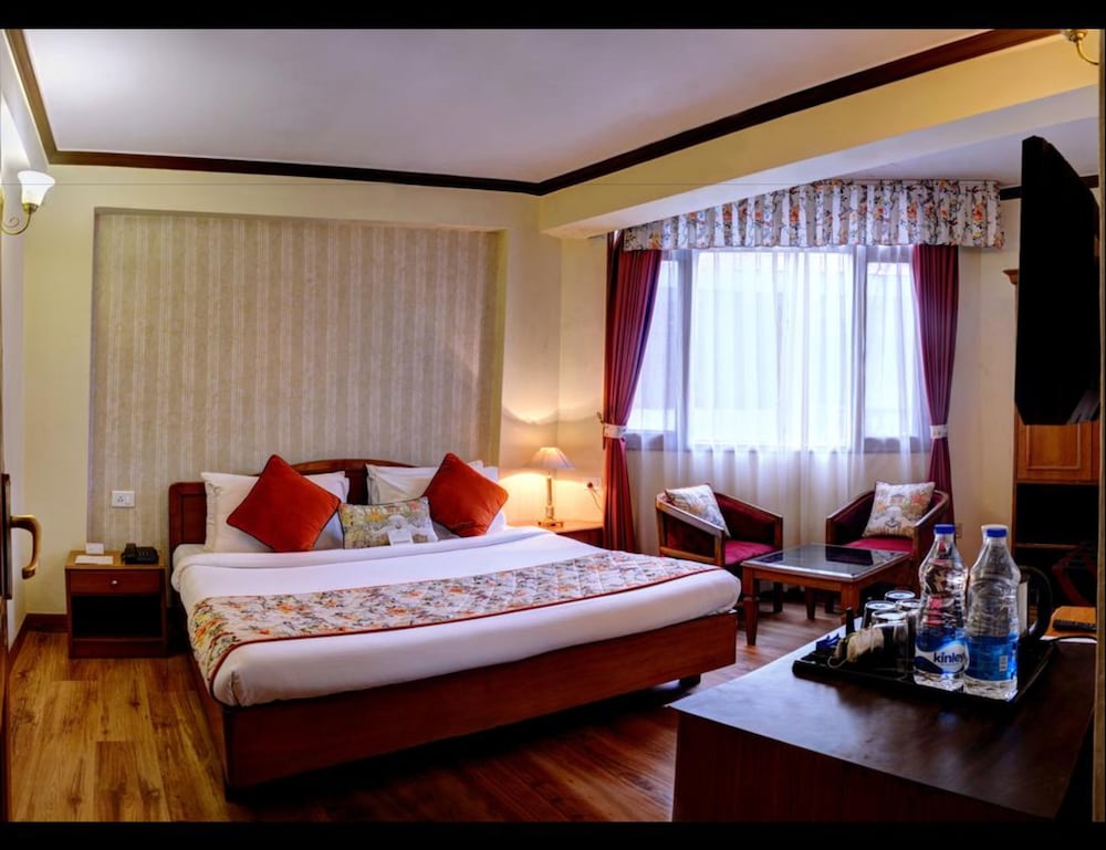 Summit Le-Royale Hotel 6/19