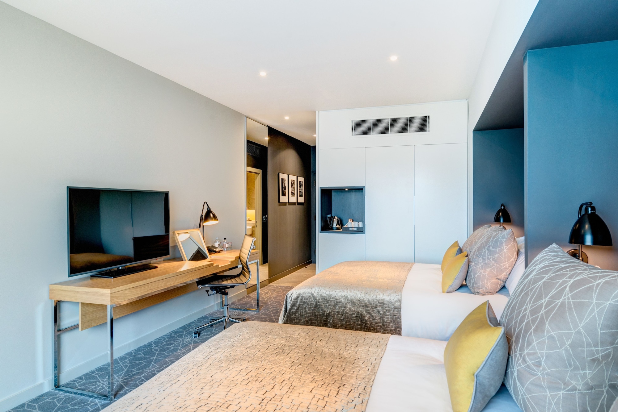 CITY, TWIN BEDS