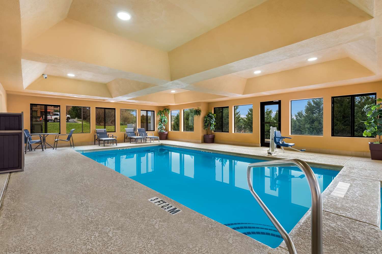 Best Western Bradbury Inn & Suites 13/26