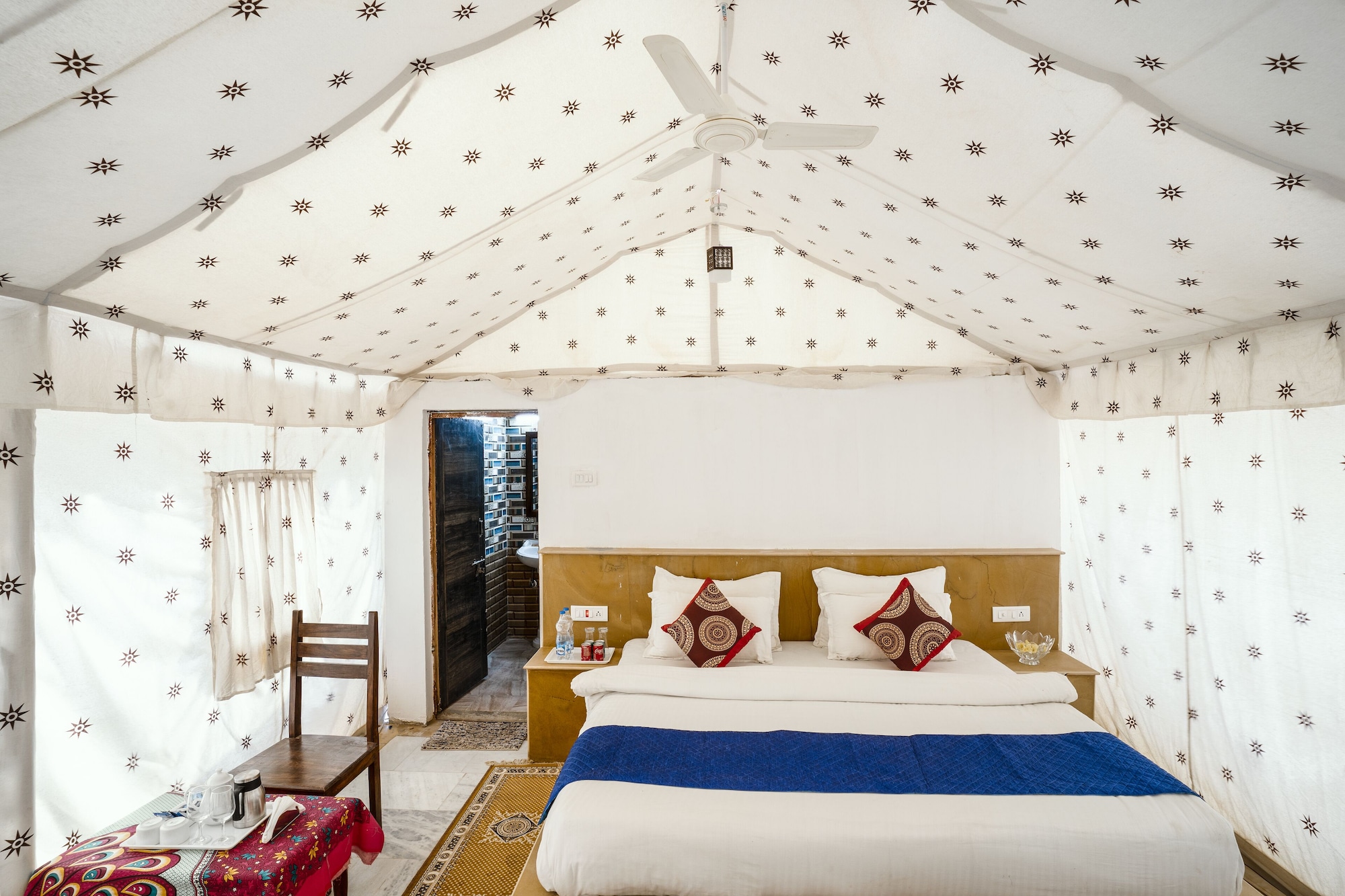 LUXURY, TENT