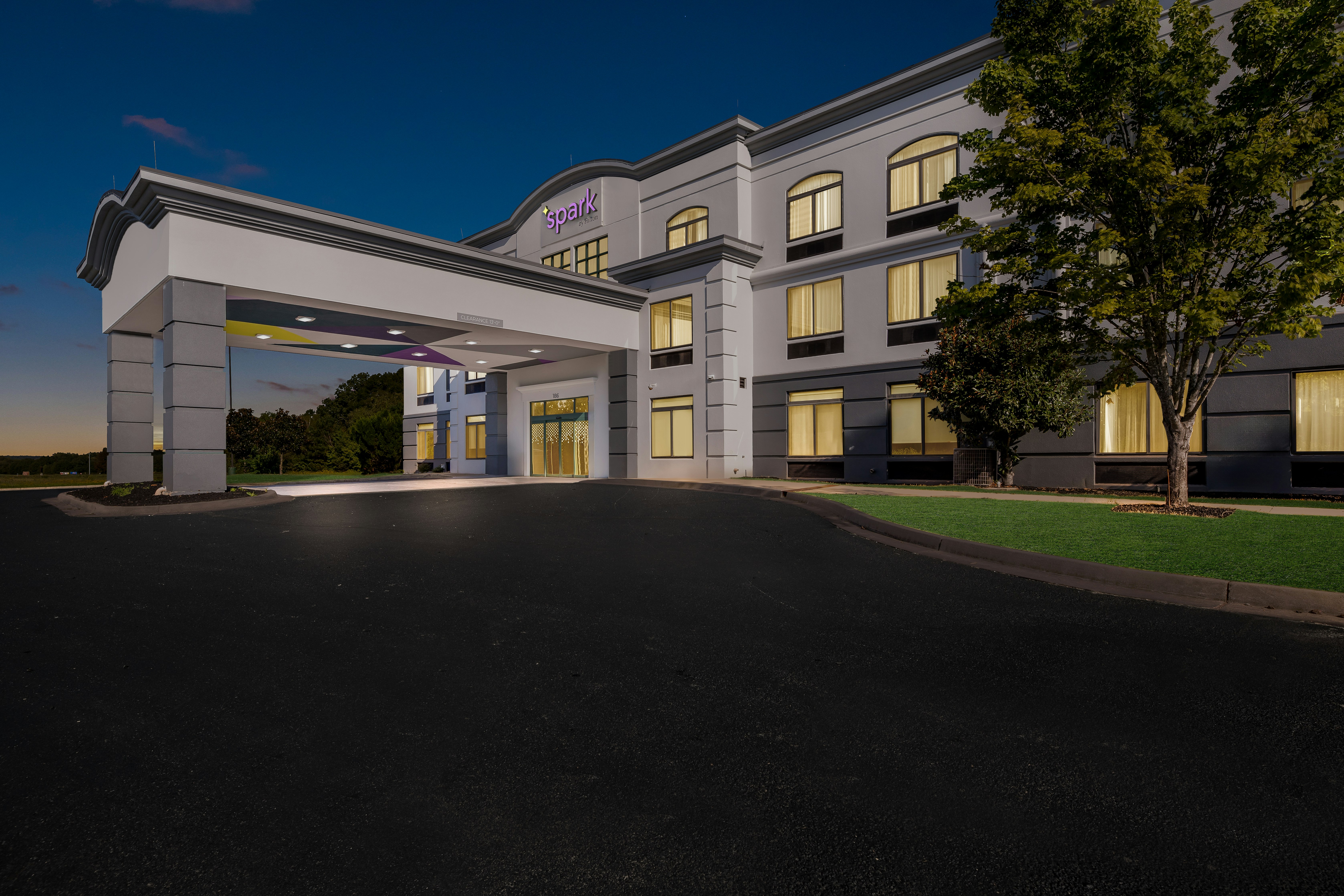 Spark by Hilton Tupelo 33/35
