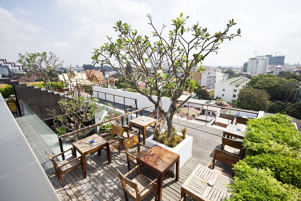 Patio Hotel & Urban Resort 66/73