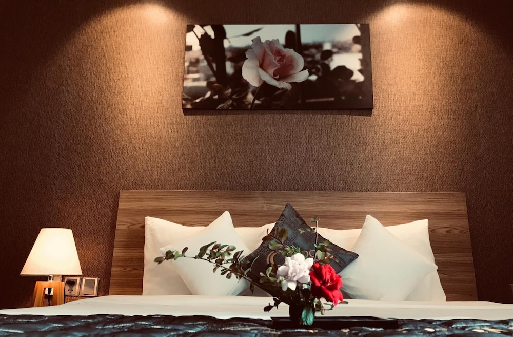 Moon Hotel & Apartment 27/75