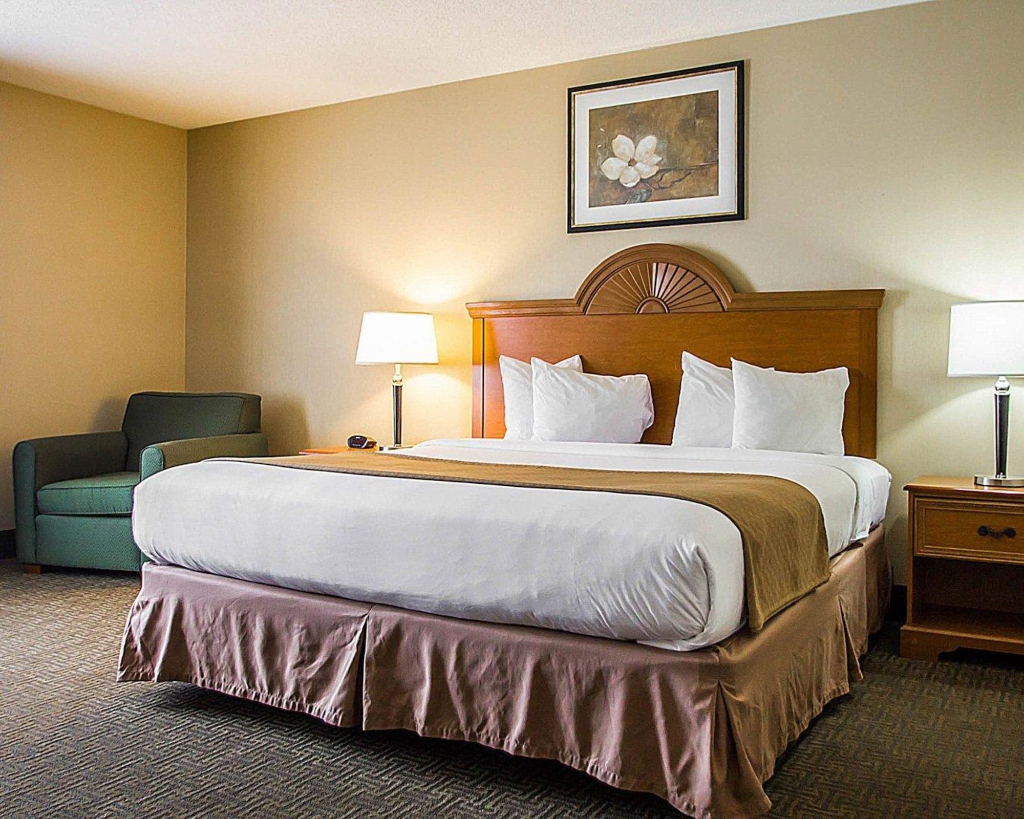 غرفة قياسية بسرير كينج، Quality Inn and Suites Fishkill South Near I-84 2/10