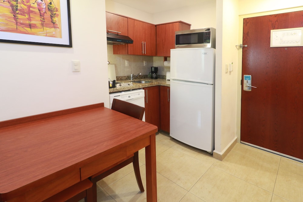 Staybridge Suites Queretaro 24/75