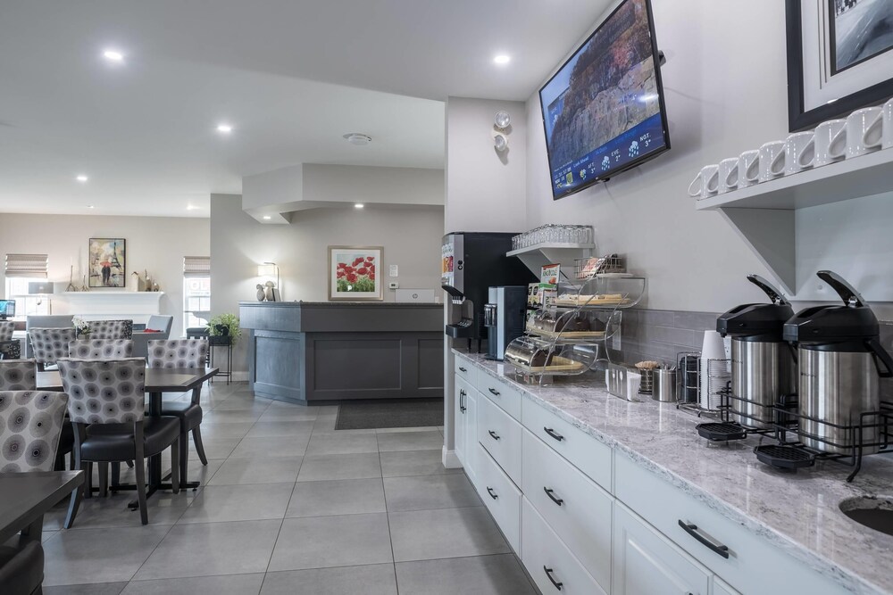 Amsterdam Inn & Suites Moncton 37/63