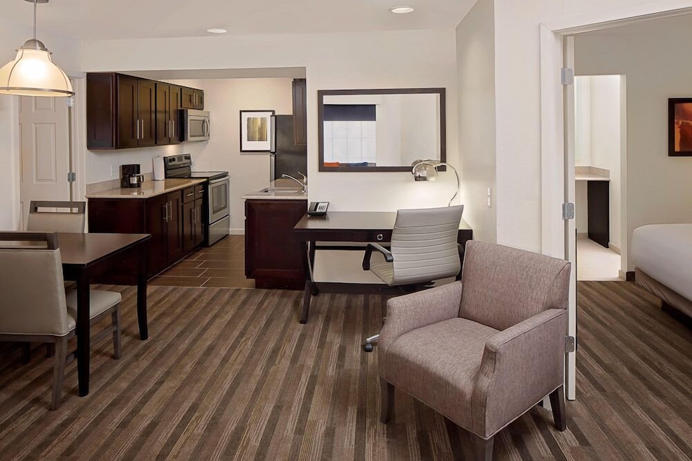 HYATT house Dallas/Addison 38/58