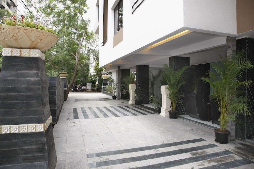 AR Suites Fontana Bay 34/39