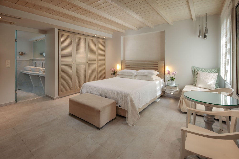 غرفة بريميوم بسريرين منفصلين بحوض جاكوزي في الطابق الأرضي، Iria Beach art hotel 8/10