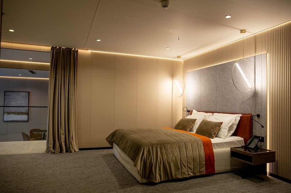 Medistone Hotel 6/50