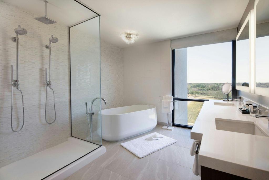 جناح رئاسي ركني بسرير كينج بغرفة نوم واحدة في الطابق العلوي، Delta Hotels by Marriott Dallas Southlake 2/2