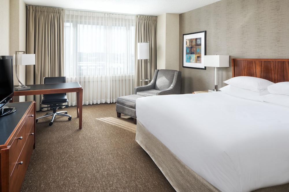 Hyatt Rosemont Near O Hare 25/64
