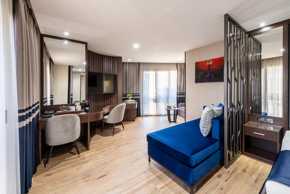 Aprilis Deluxe Hotel 17/50